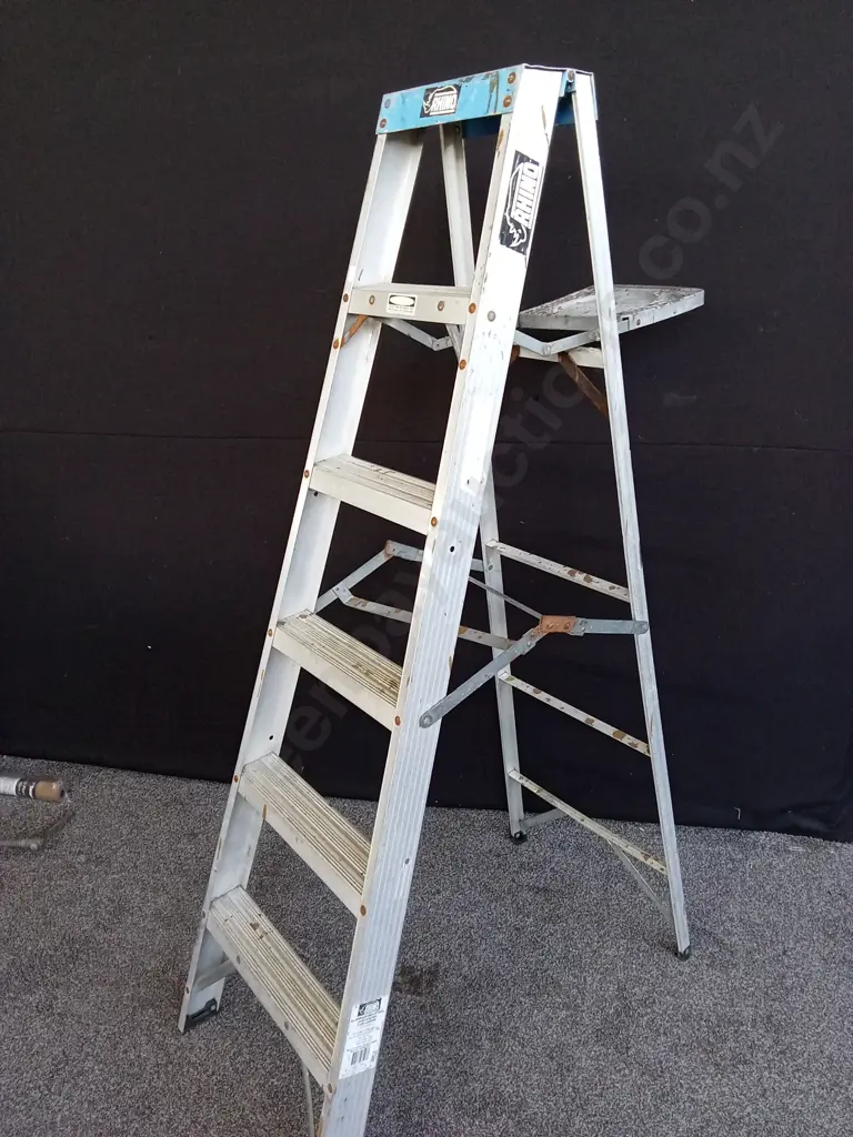 RHINO ALUMINIUM STEP LADDER WITH TOOL / PAINT TRAY Image 1++