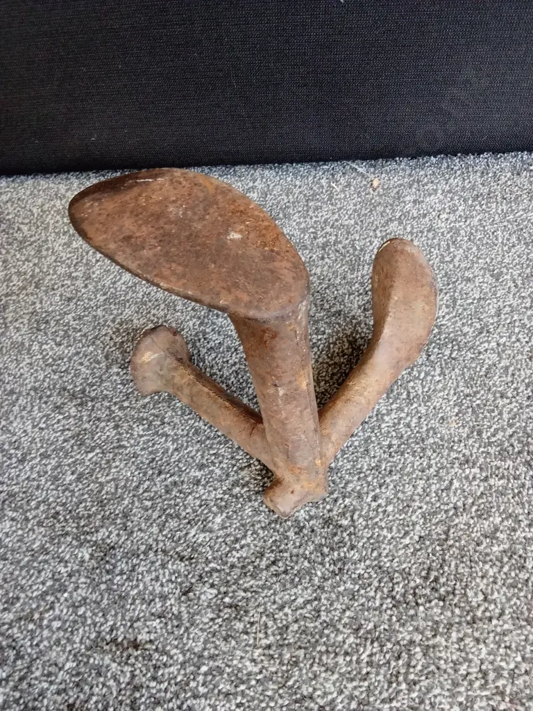 GMC CUT OFF SAW, COBBLERS ANVIL, TORCH ANS 2 SPADE BITS Image 1++