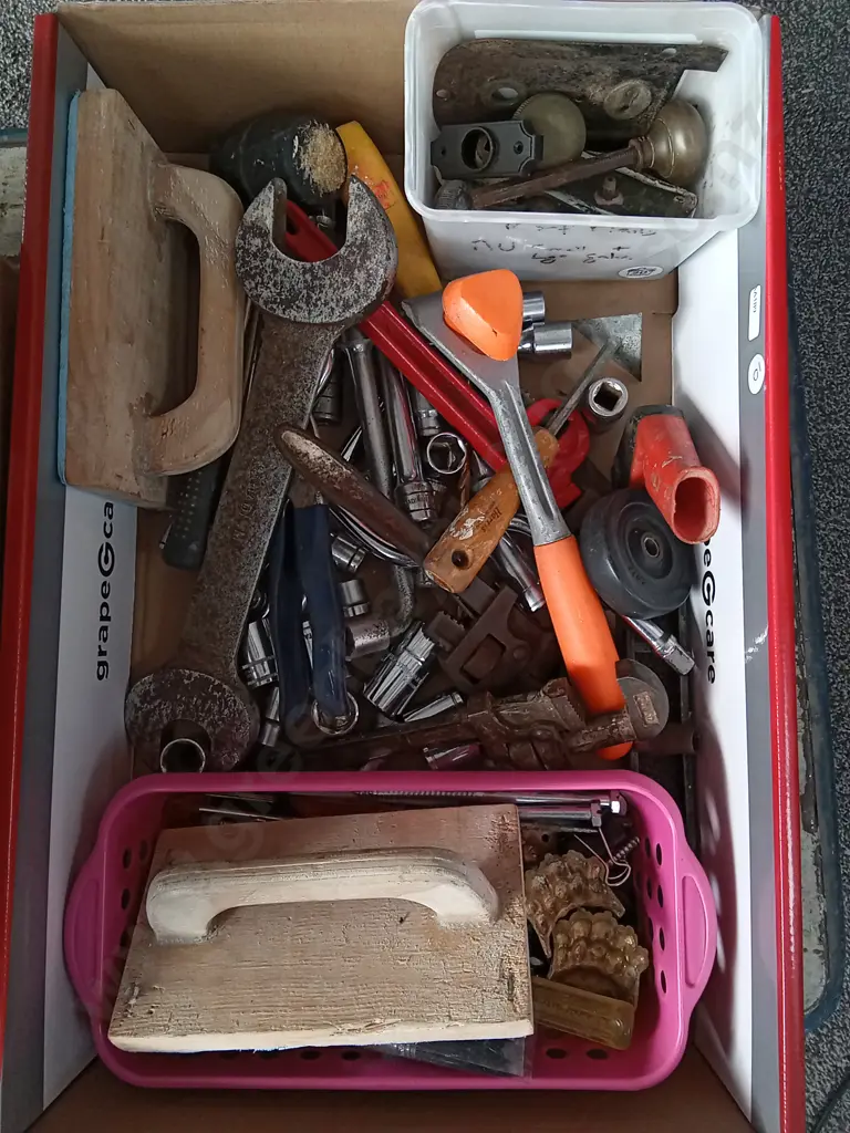MIX OF TOOLS, PIPE WRENCHES, SOCKETS, ETC Image 1++
