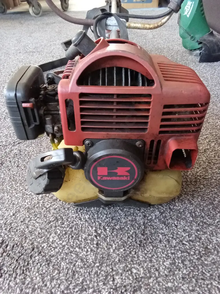 KAWASAKI PETROL LINE TRIMMER, MOTOR HAS COMPRESSION PLUS BLACK AND DECKER CORDED STRIMMER Image 1++