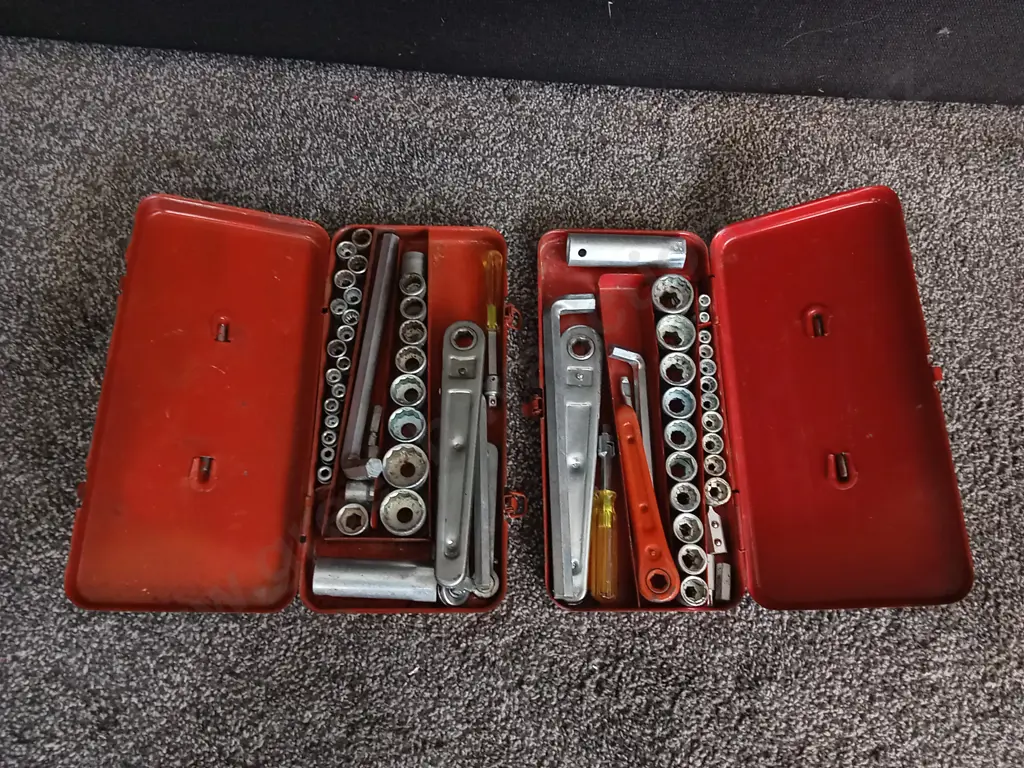 PAIR OF VINTAGE MECHANICS SOCKET WRENCH SETS Image 1++