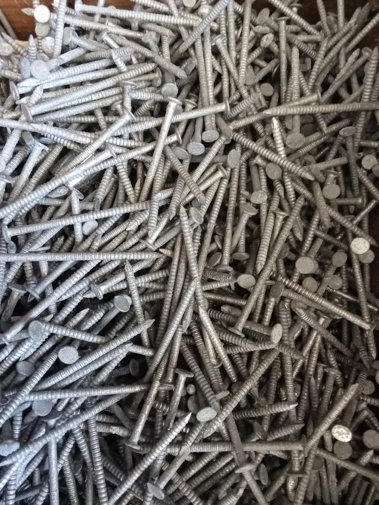 BOX OF GALVANISED NAILS AND JOINERS Image 1++