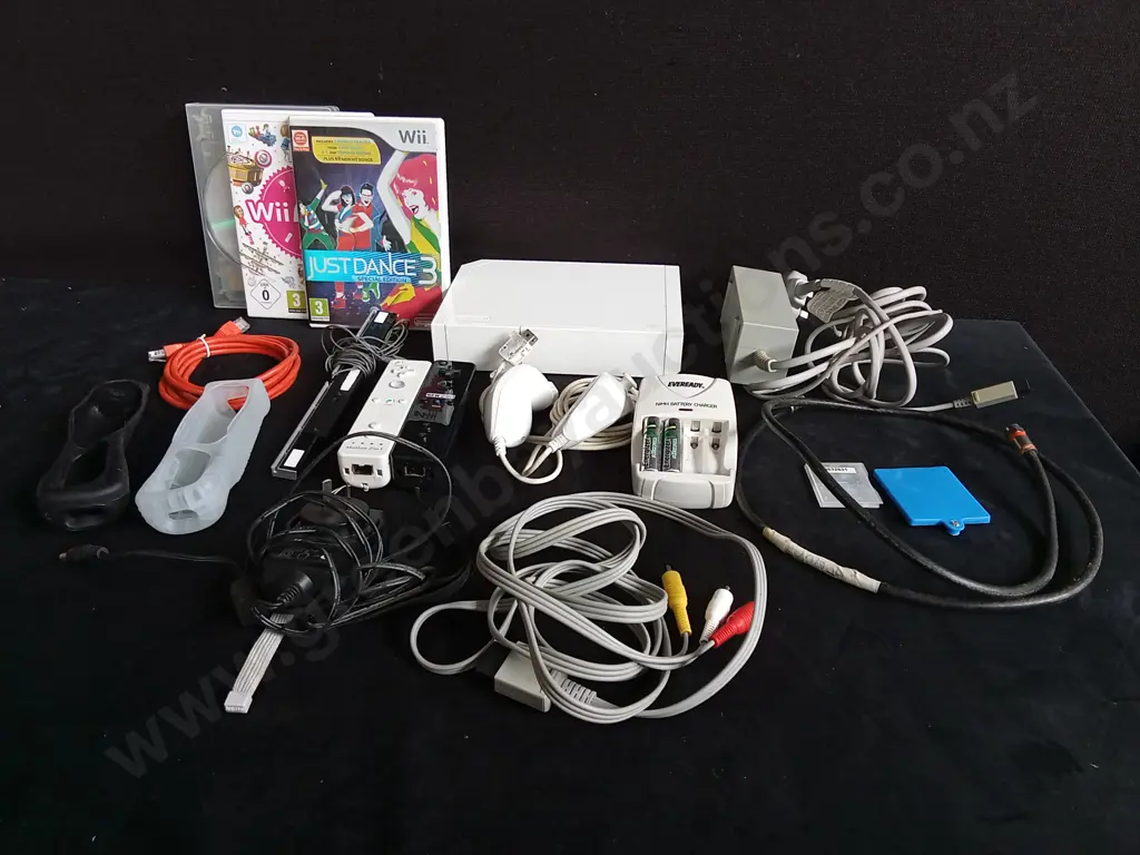 WII CONSOLE WITH GAMES, CONTROLLERS, SENSOR, AND CABLES Image 1++