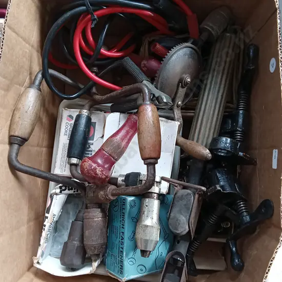 MIX OF TOOLS, WOOD BRACES, CLAMP ENDS, JUMPER LEADS, ETC