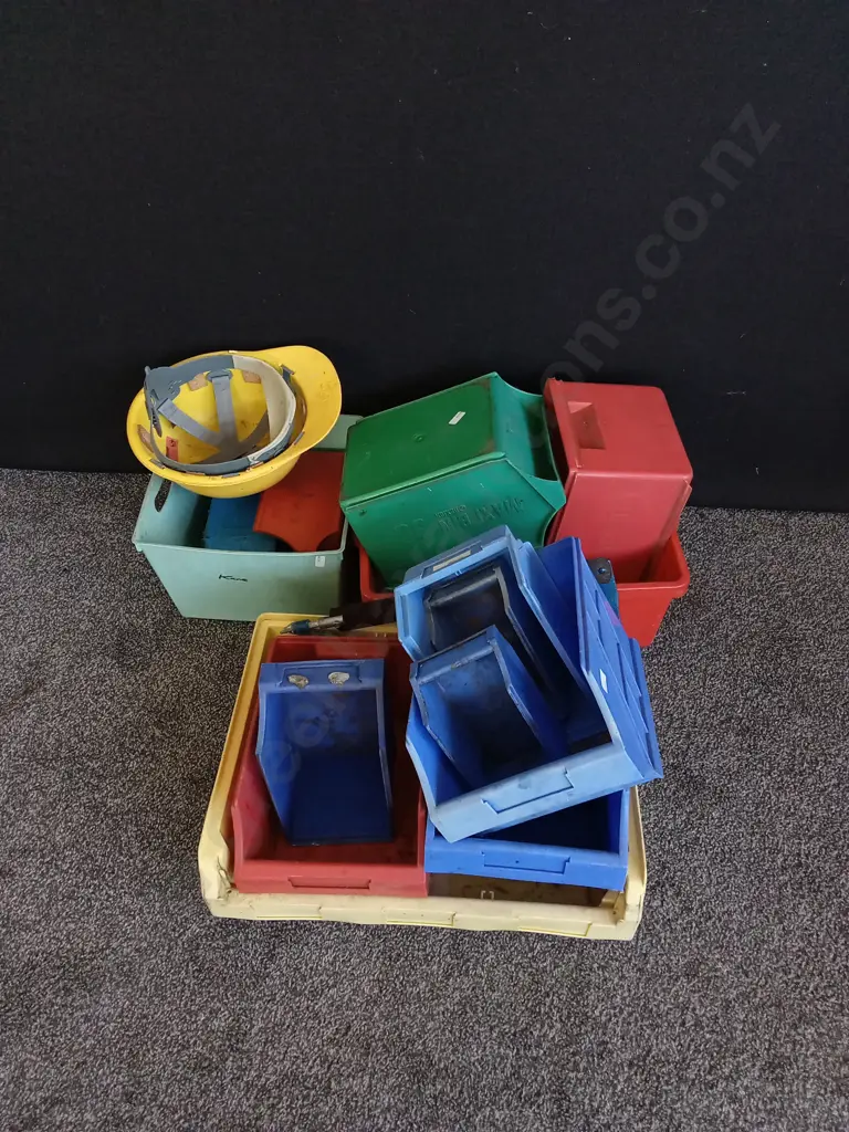 MIX OF PLASTIC TOOL ORGANISERS Image 1++