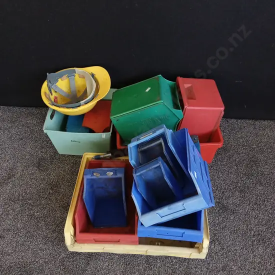 MIX OF PLASTIC TOOL ORGANISERS