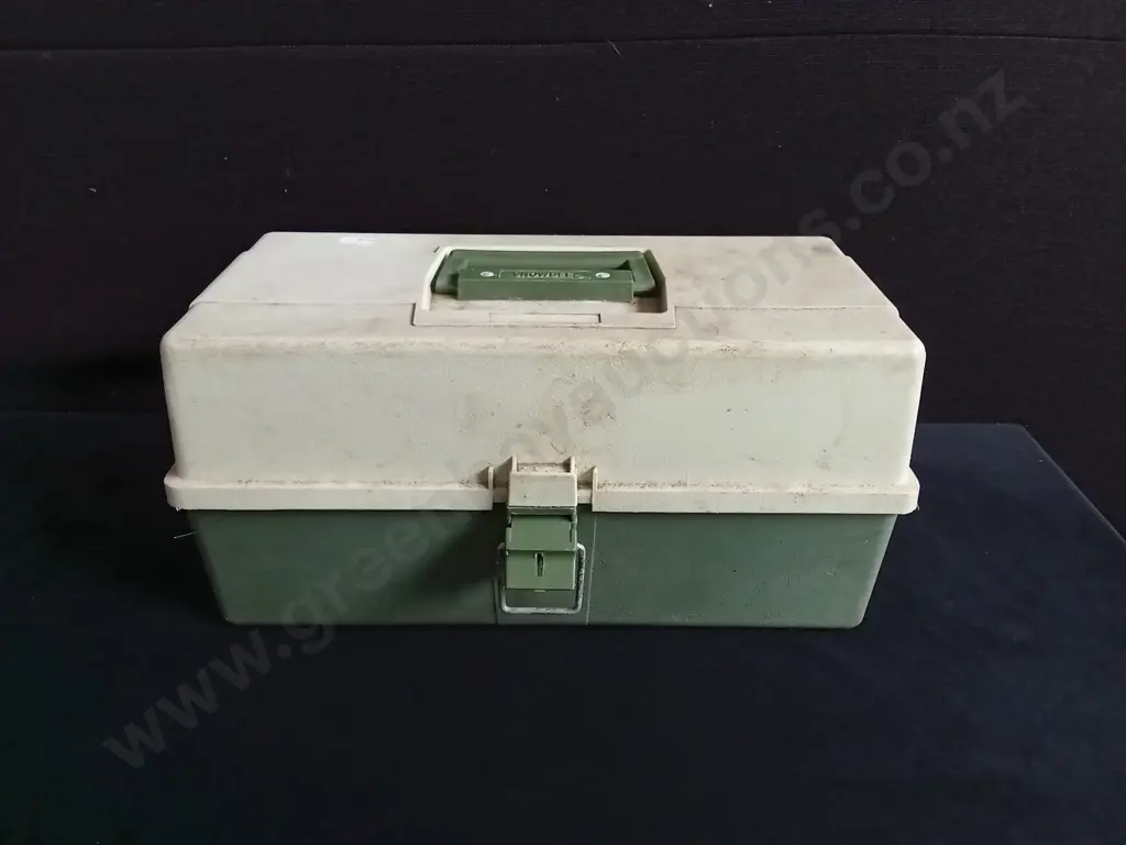 TACKLE BOX INCLUDING CONTENTS Image 1++