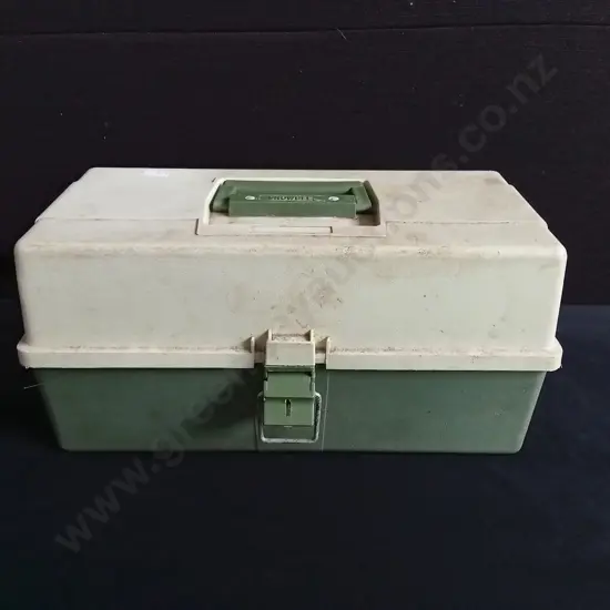 TACKLE BOX INCLUDING CONTENTS