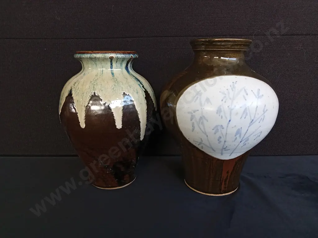 PAIR OF TONGAN VASES 28CM & 30CM HIGH Image 1++