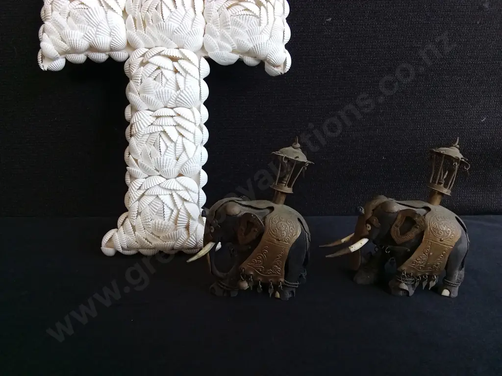 3 PIECES DECOR, HANDCRAFTED SHELL CROSS, AND PAIR OF VINTAGE ELEPHANT FIGURINES, TALLEST H 33 CM Image 1++