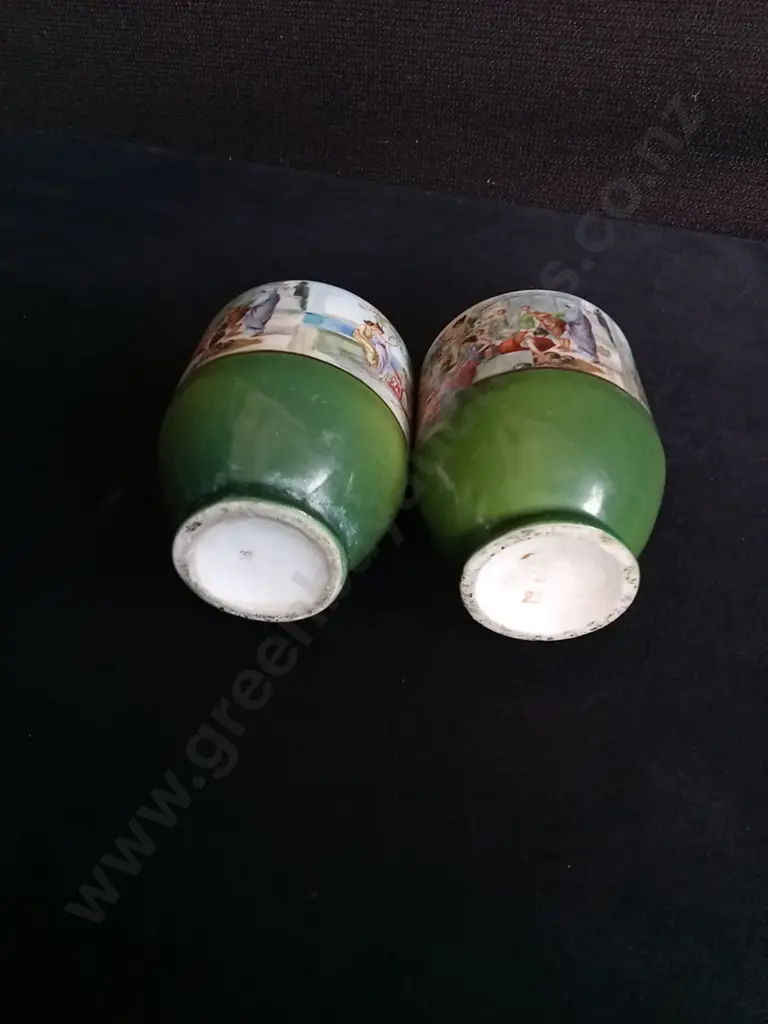 PAIR OF VINTAGE VIENNA STYLE SMALL GREEN VASES, H 11.5 CM Image 1++