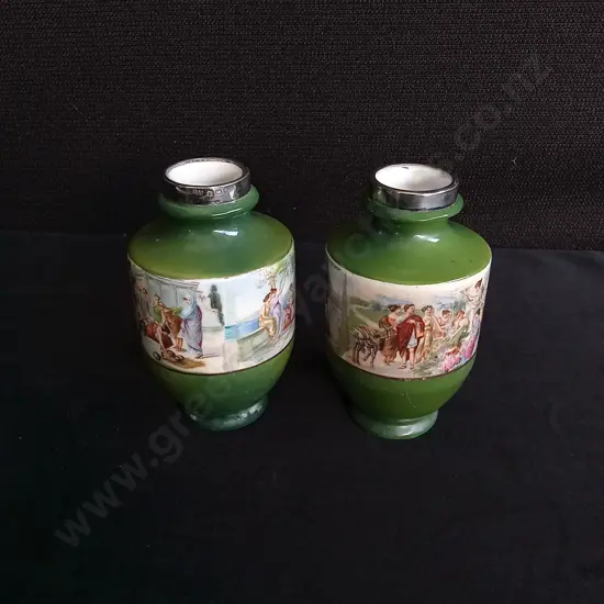 PAIR OF VINTAGE VIENNA STYLE SMALL GREEN VASES, H 11.5 CM