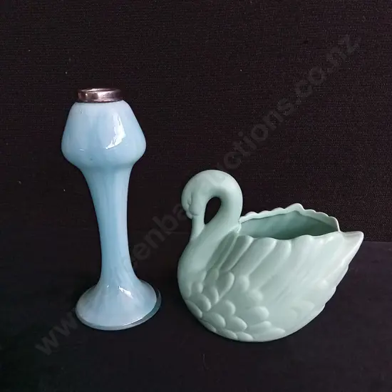 VINTAGE PASTEL GLASS AND CERAMIC DECOR, SWAN PLANTER AND OPALINE BUD VASE, TALLEST H 19 CM