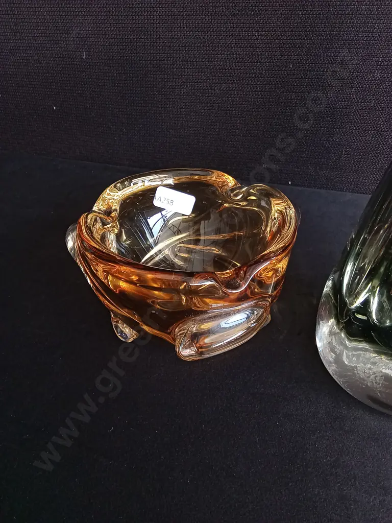 VINTAGE MID CENTURY MODERN ART GLASS SWUNG VASE AND AMBER ASHTRAY, TALLEST H 37 CM Image 1++
