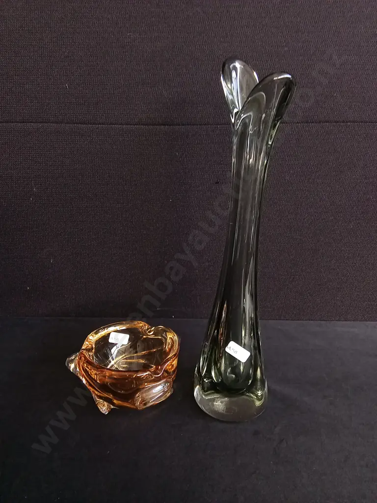 VINTAGE MID CENTURY MODERN ART GLASS SWUNG VASE AND AMBER ASHTRAY, TALLEST H 37 CM Image 1++