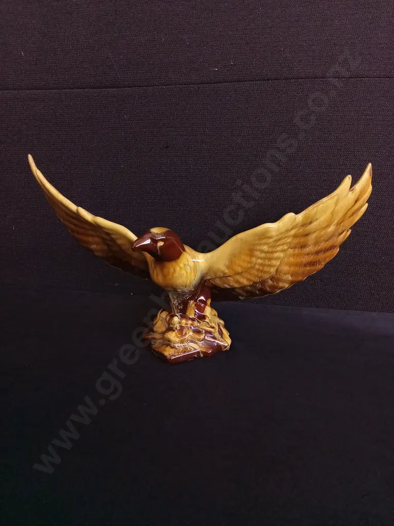 VINTAGE BLUE MOUNTAIN POTTERY "EAGLE IN FLIGHT" FIGURINE, W 36 CM Image 1++