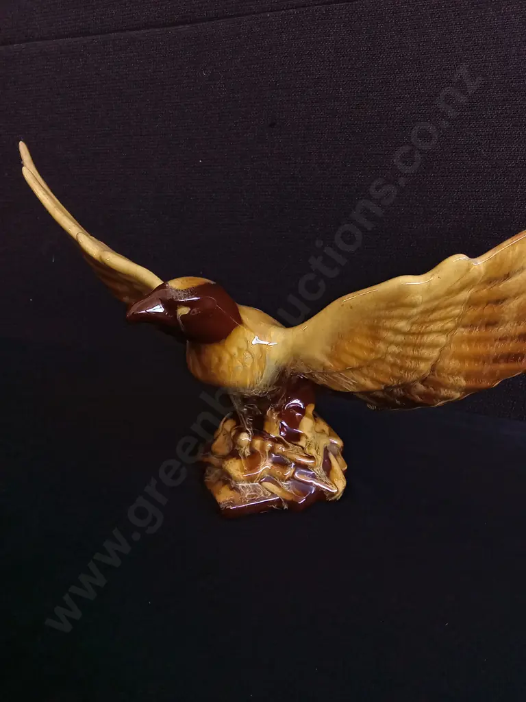 VINTAGE BLUE MOUNTAIN POTTERY "EAGLE IN FLIGHT" FIGURINE, W 36 CM Image 1++