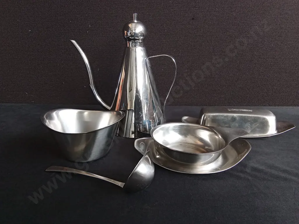 STAINLESS STEEL KITCHEN ITEMS, INCLUDING, OIL DISPENSER, BUTTER TRAY, AND OTHER PIECES, TALLEST ITEM IS 22CM Image 1++