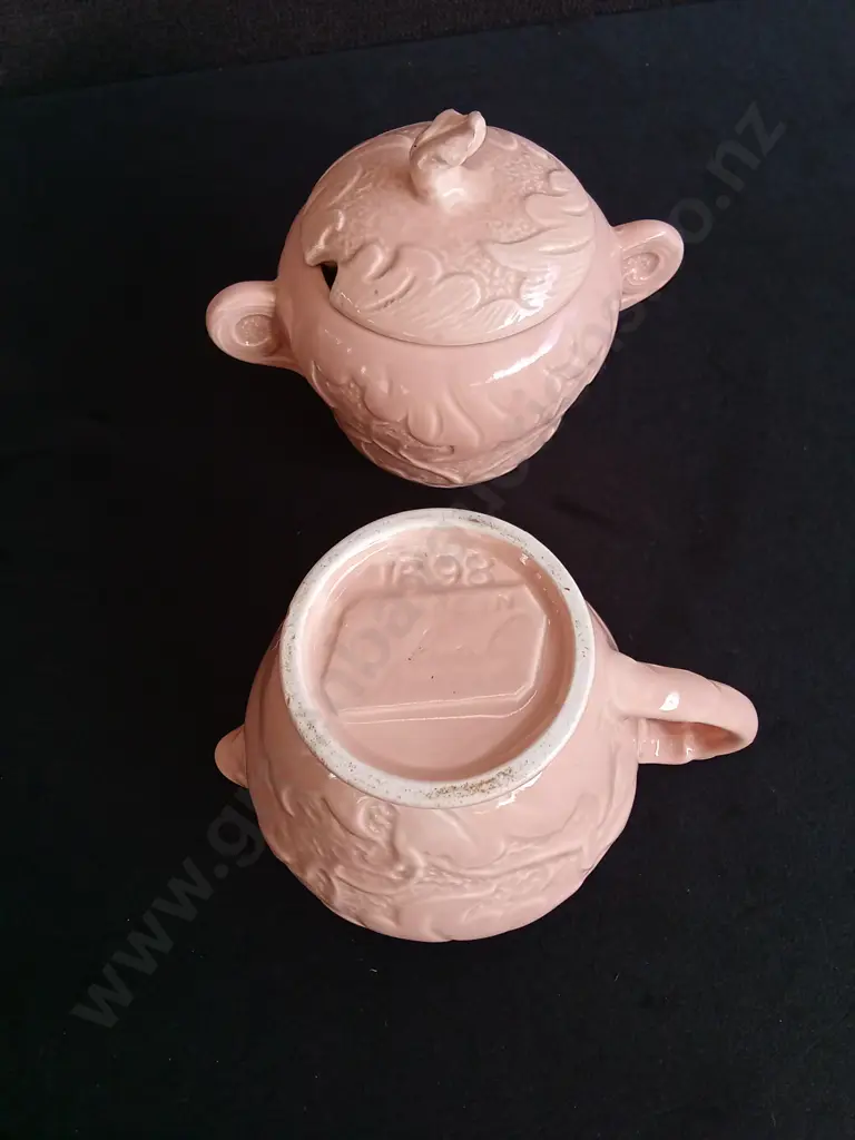 VINTAGE SYLVAC PINK BRAMBLE CREAMER JUG AND LIDDED SUGAR BOWL, TALLEST H 10.5 CM Image 1++