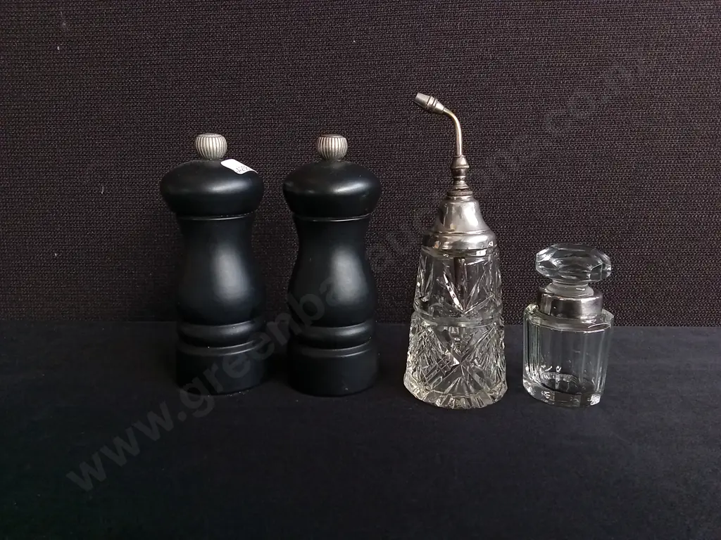 VINTAGE TABLE CRUET, 4 PIECES, BLACK SALT AND PEPPER GRINDERS, AND GLASS DISPENSERS, TALLEST H 15.5 CM Image 1++