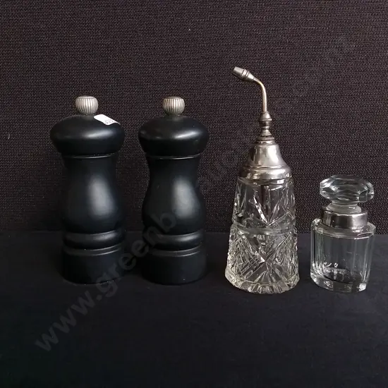 VINTAGE TABLE CRUET, 4 PIECES, BLACK SALT AND PEPPER GRINDERS, AND GLASS DISPENSERS, TALLEST H 15.5 CM