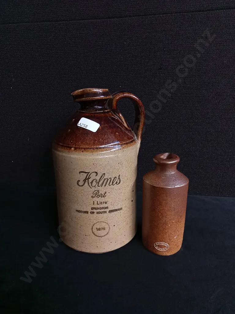 VINTAGE STONEWARE POTTERY, 2 PIECES, 1979 HOLMES PORT 1L FLAGON JUG AND ANTIQUE INK BOTTLES, TALLEST H 20 CM Image 1++