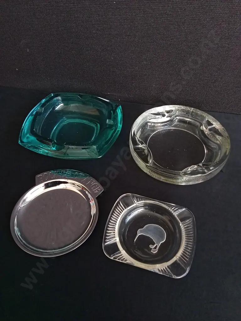 4 PIECES VINTAGE ASHTRAYS AND TRINKET DISHES, LARGEST W 17 CM Image 1++