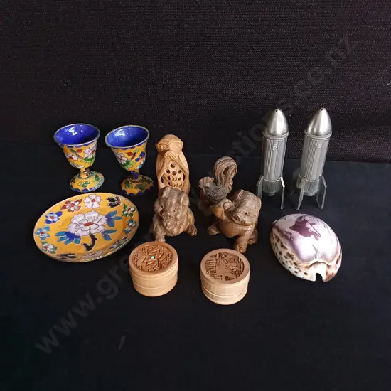COLLECTION OF SMALL DECORATIVE ITEMS, TALLEST H 11 CM