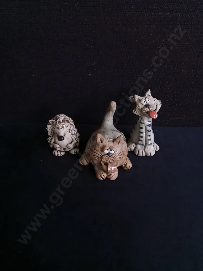 3 HANDMADE CLAY ANIMAL SCULPTURES, TALLEST H  9 CM Image 1++