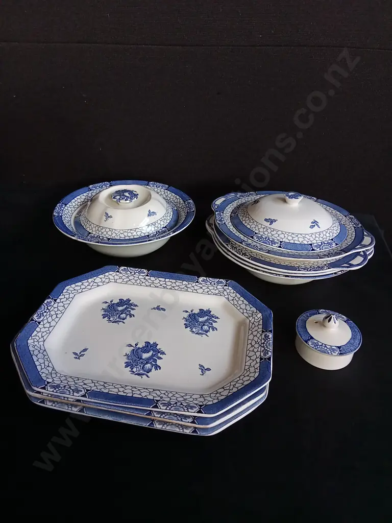 VINTAGE ADAMS ENGLAND "JULIET" BLUE AND WHITE IRONSTONE DINNERWARE LARGEST W 29.5 CM Image 1++