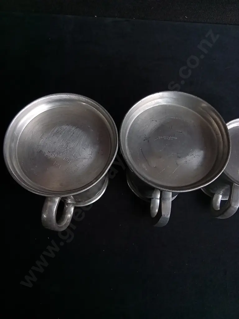 3 VINTAGE ENGLISH PEWTER TANKARDS, TALLEST H 12.5 CM Image 1++