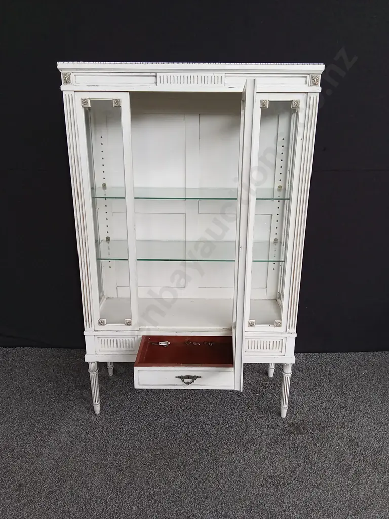 VINTAGE GLASS DISPLAY CABINET WITH TWO GLASS SHELVES AND BOTTOM DRAWER (WITH KEY AND LOCK), H 148CM X W 92CM X D 36CM Image 1++