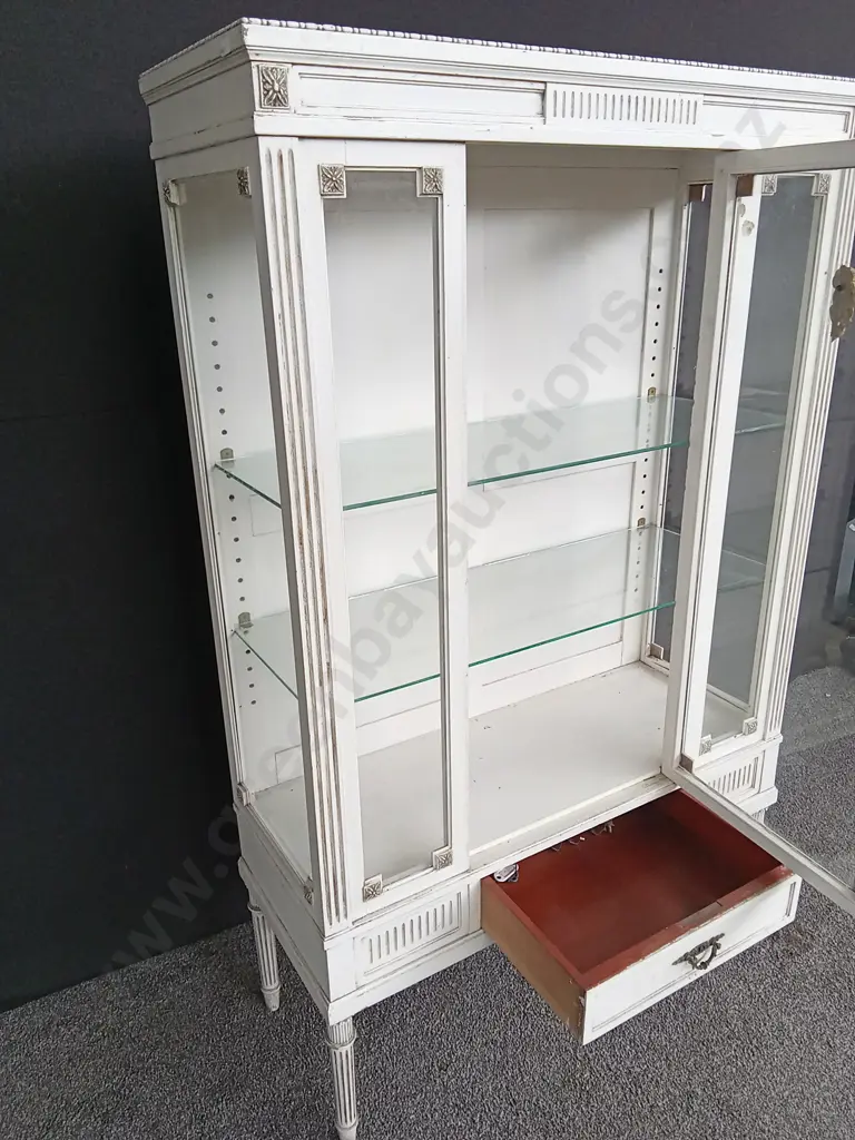 VINTAGE GLASS DISPLAY CABINET WITH TWO GLASS SHELVES AND BOTTOM DRAWER (WITH KEY AND LOCK), H 148CM X W 92CM X D 36CM Image 1++