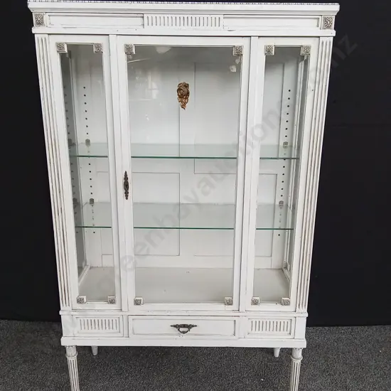 VINTAGE GLASS DISPLAY CABINET WITH TWO GLASS SHELVES AND BOTTOM DRAWER (WITH KEY AND LOCK), H 148CM X W 92CM X D 36CM