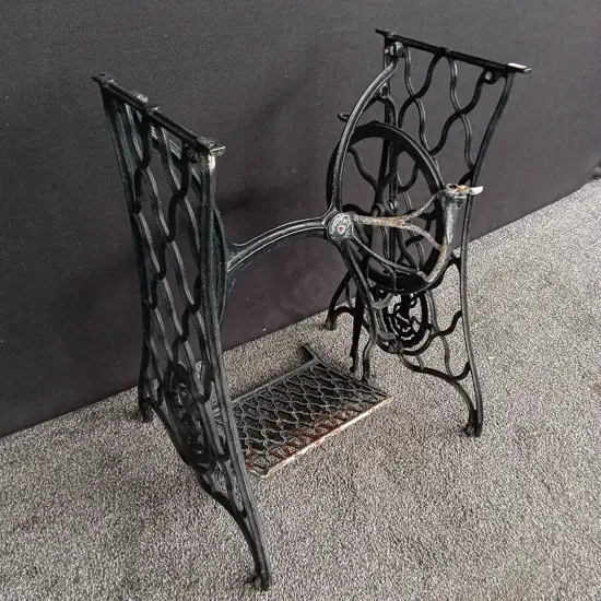 ANTIQUE CAST IRON SEWING MACHINE BASE, H 71CM X L 55CM X D 47CM