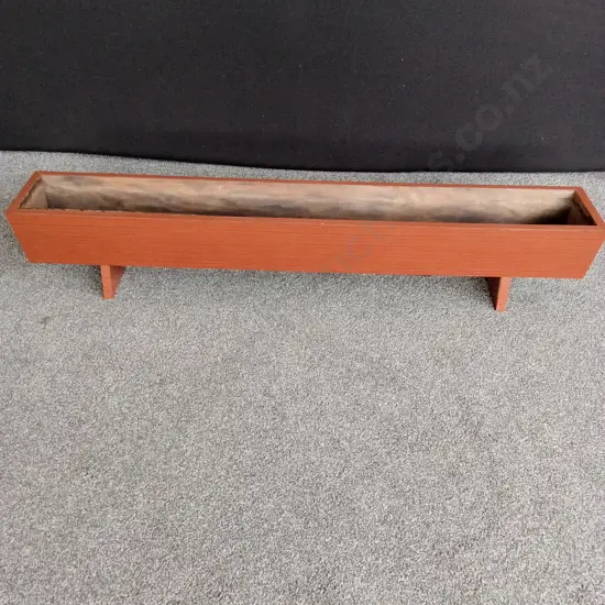 VINTAGE PLANTER WITH LOW ANGLED LEGS L 160CM W 24CM H 30CM