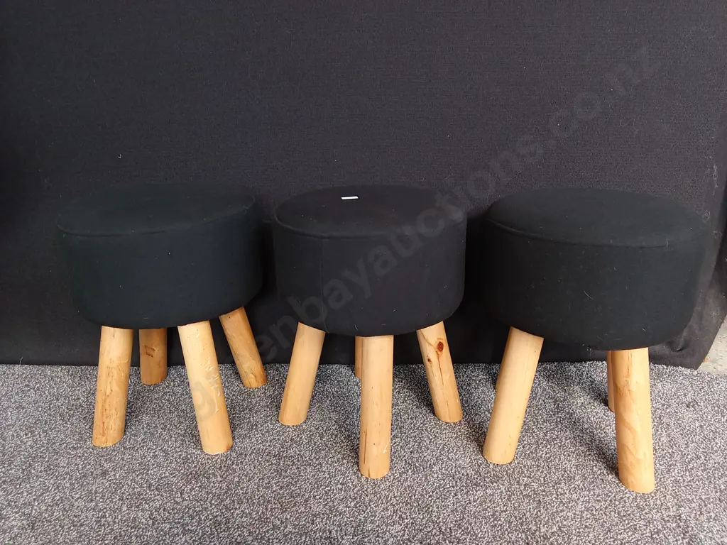 COLLECTION OF 3 ROUND OTTOMAN STOOLS, HEIGHT 40CM Image 1++