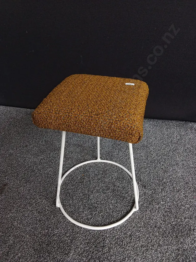 VINTAGE STOOL, H 41 CM Image 1++