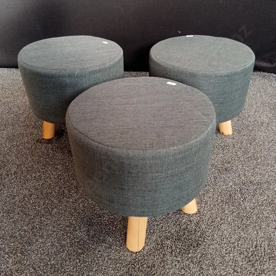 3 GREY OTTOMANS/ STOOLS, H 34.5 CM