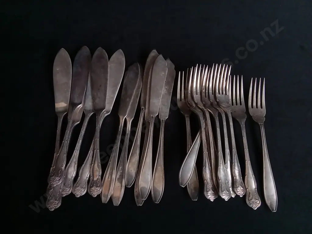 VINTAGE EPNS CUTLERY Image 1++