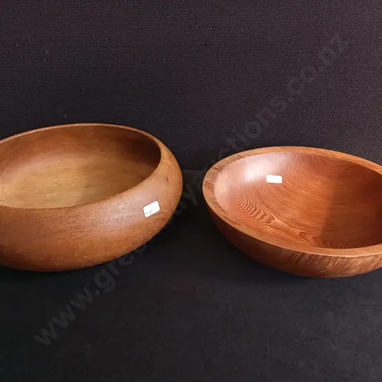 PAIR OF HAND TURNED NZ NATIVE WOODEN BOWLS, INCLUDING ONE CEDAR, LARGEST W 31 CM APPROX