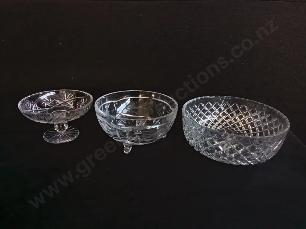 3 PIECES VINTAGE CUT GLASS BOWLS, LARGEST W 21 CM Image 1++