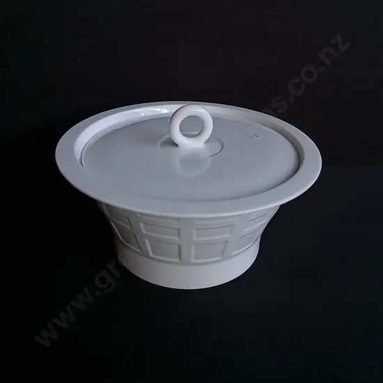 BERNARDAUD PORCELAIN SOUP TUREEN, W 29.5 CM