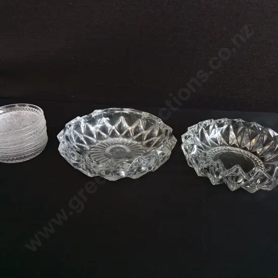 VINTAGE GLASS COASTERS AND PAIR OF CUT GLASS ASHTRAYS, LARGEST W 17.5 CM