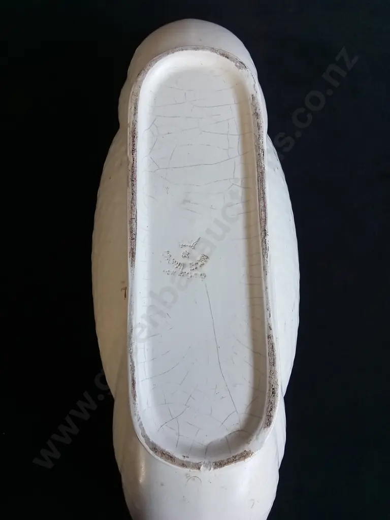 5 PIECES VINTAGE CROWN LYNN WHITE POTTERY PIECES, MADE IN NZ, TALLEST H 23.5 CM Image 1++