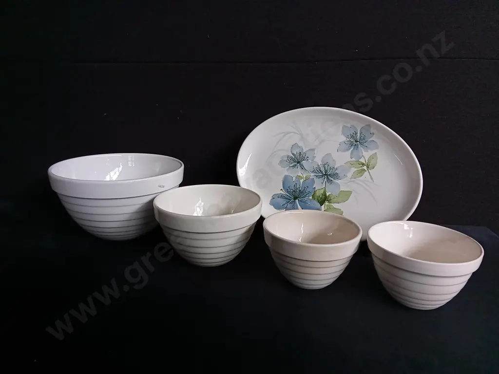 5 PIECES VINTAGE CROWN LYNN MADE IN NEW ZEALAND BOWLS AND PLATE, PLATES W 30.5 CM Image 1++
