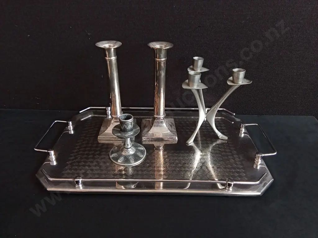 VINTAGE ENGRAVED TRAY AND 4 CANDELABRAS, TALLEST H 21 CM Image 1++