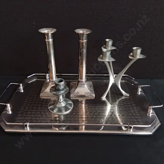 VINTAGE ENGRAVED TRAY AND 4 CANDELABRAS, TALLEST H 21 CM