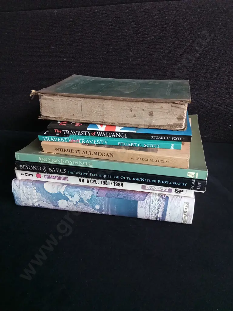 MIX OF 8 BOOKS Image 1++