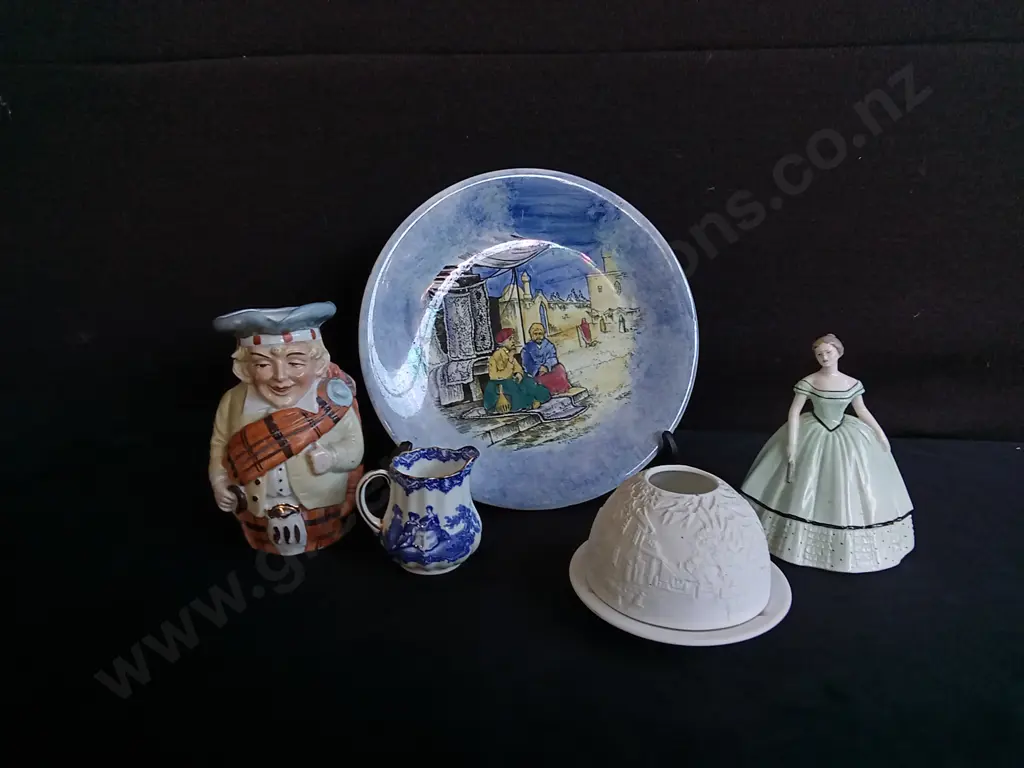 COLLECTION OF VINTAGE CERAMIC, TOBY JUG, COALPORT FIGURINE, ETC, PLATE W 23 CM Image 1++